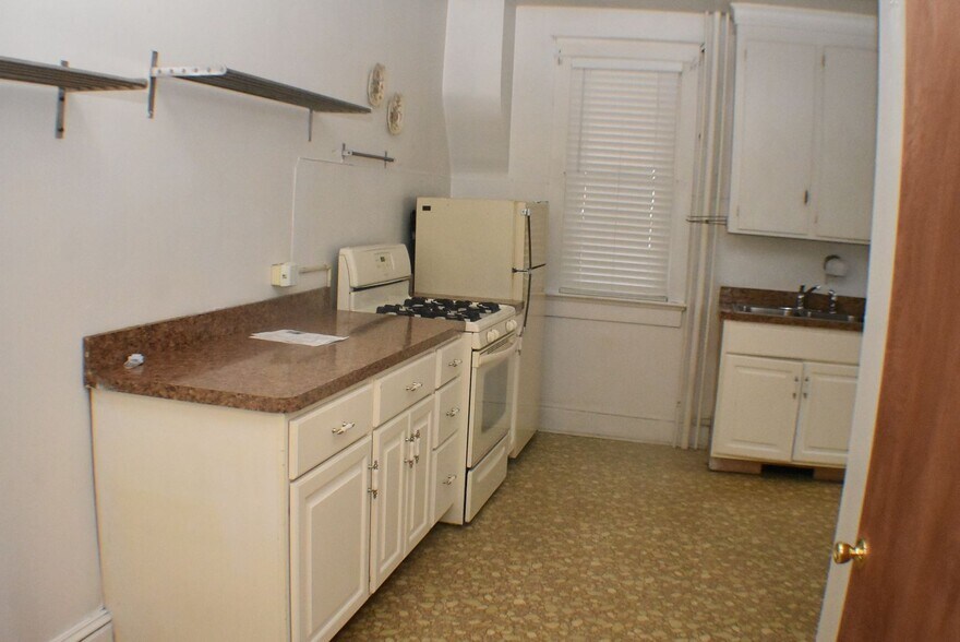 Building Photo - 1315 N George St