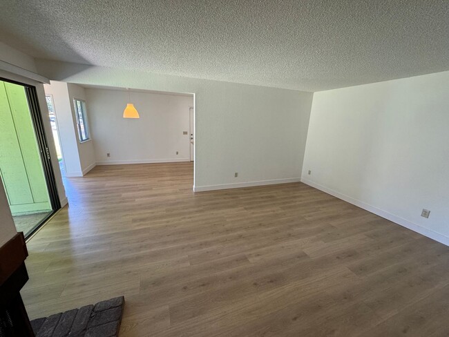 Building Photo - 3 bedroom 2 bathroom | House in Tahoe Park
