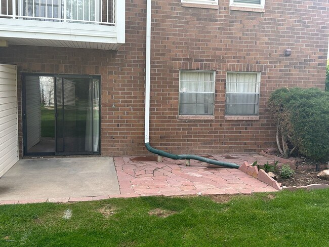 Building Photo - 1250 Golden Cir