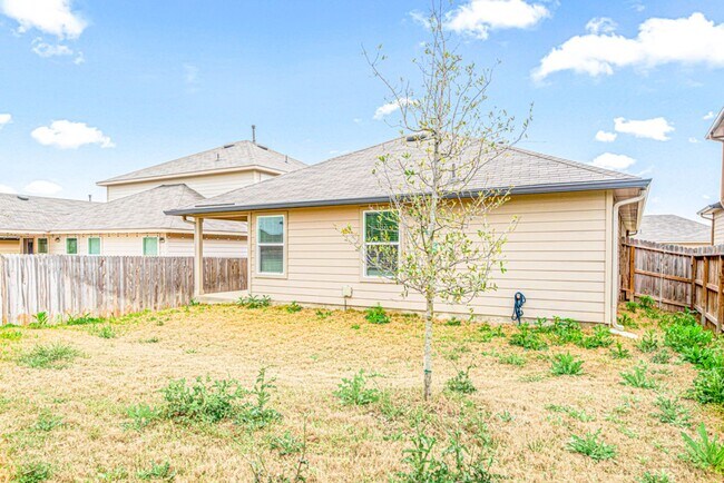 Building Photo - RED BIRD RANCH 3 BED 2 BATH  SINGLE STORY ...