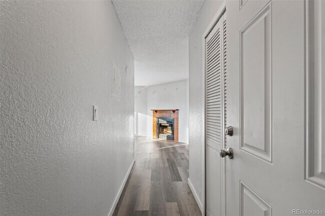 Building Photo - 3445 Cochran Dr