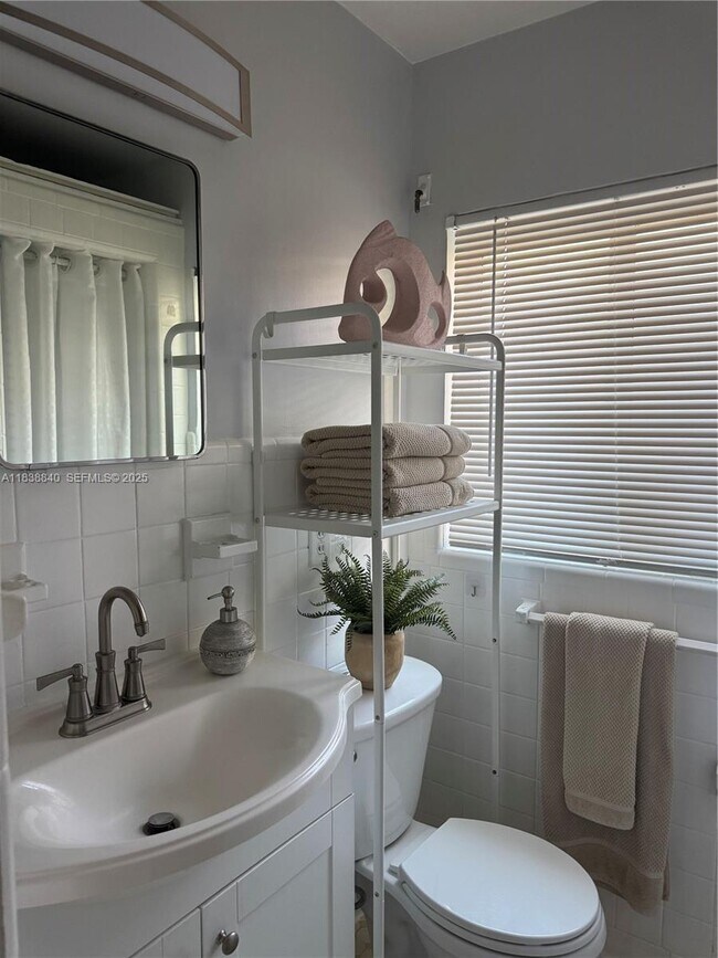 Building Photo - 323 New Mexico St