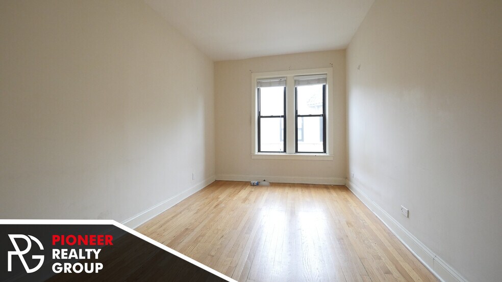 Building Photo - 4032 N Ashland Ave