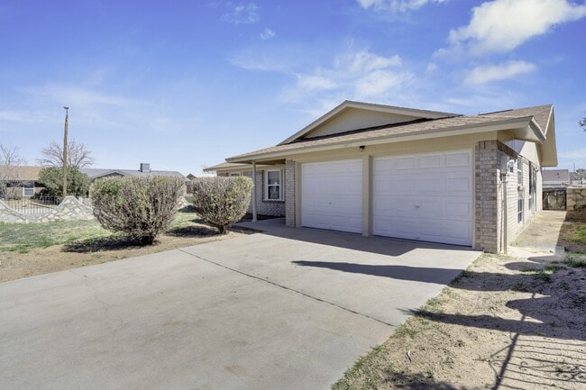 Building Photo - 3452 Tascosa St