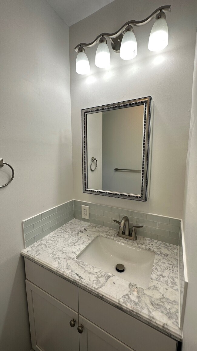 Building Photo - 422 Elbo Ln