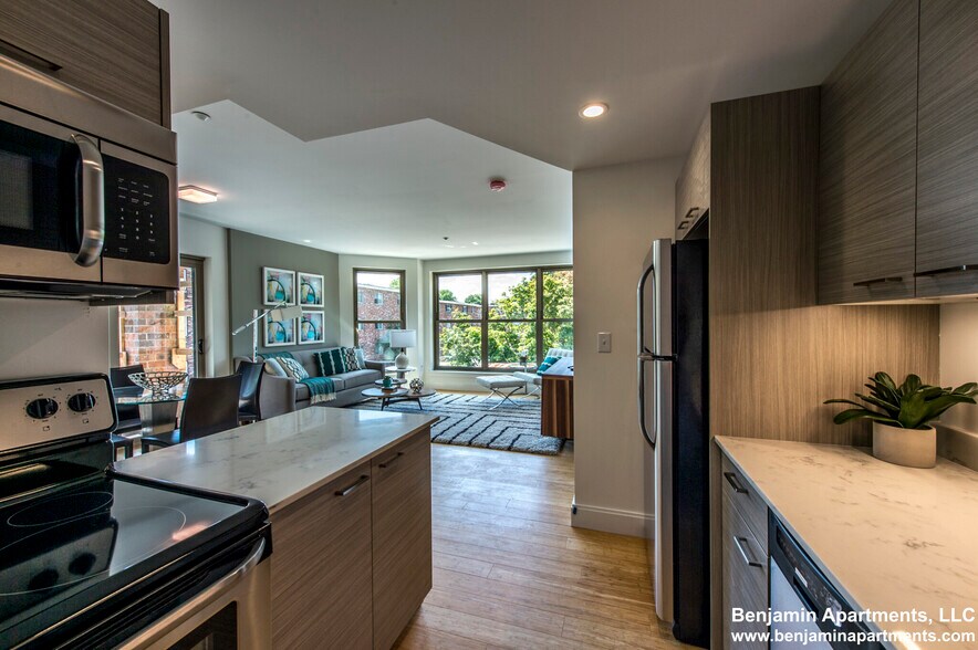 Building Photo - 95 Gardner St