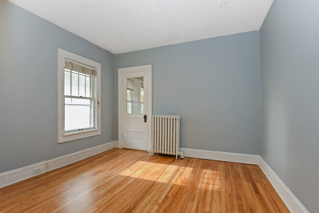 Building Photo - 3900 Sheridan Ave S