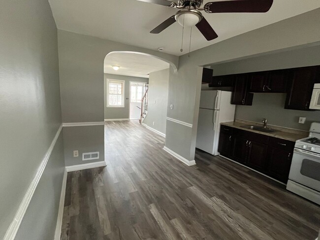 Building Photo - Newly Renovated Townhome available in 21224!