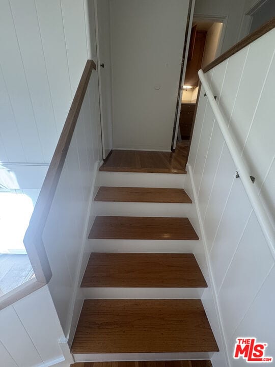 Building Photo - 5259 1/2 Village Green