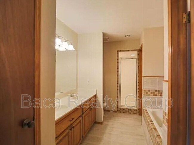 Building Photo - 6000 SE 86th St