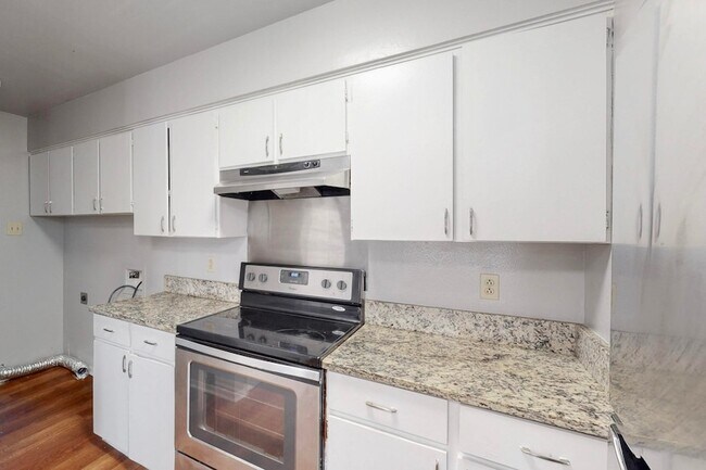 Building Photo - 7948 Habersham Ln