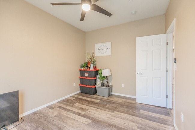 Building Photo - Conveniently located 3 Bedroom, 2 bath wit...