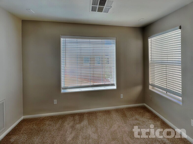 Building Photo - 8921 Paula Jean Ave