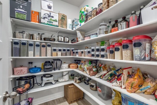 Building Photo - 4638 Teverola Dr