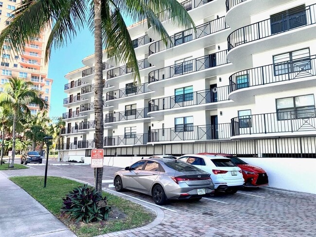 Building Photo - 2029 N Ocean Blvd