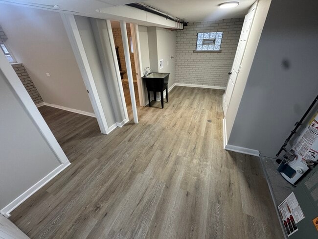 Building Photo - 15041 Oak St