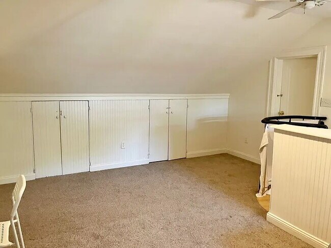 Building Photo - Great location, close to Quincy Center!