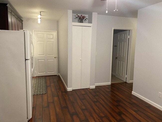 Building Photo - Cozy Unit in Westminster for Lease
