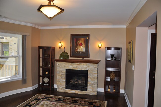 Building Photo - 5724-26 N Mozart St