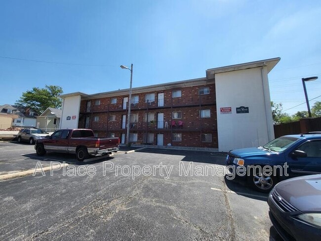 Primary Photo - 2625 S Big Bend Blvd
