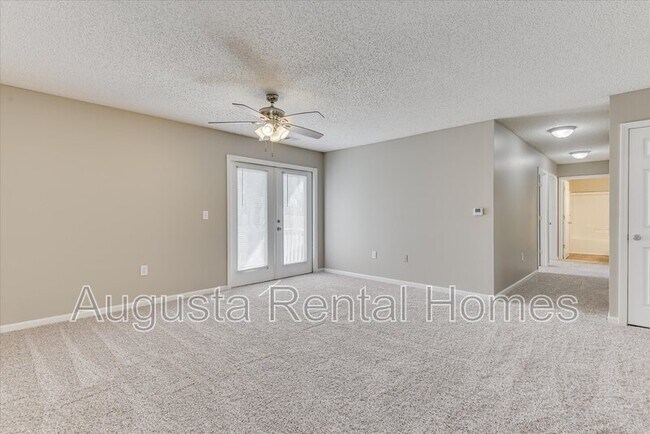 Building Photo - 320 Peachtree St