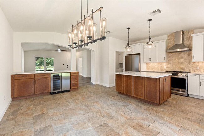 Building Photo - 2652 Bradley Ln