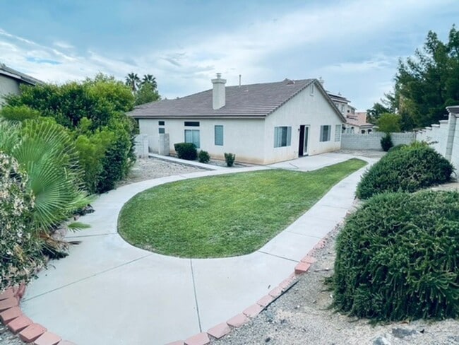 Building Photo - *WONDERFUL SINGLE STORY HOME IN "GREEN VAL...