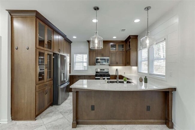 Building Photo - 1840 Oak Tree Hollow