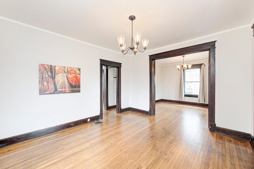 Living room - 2418 E 16th St