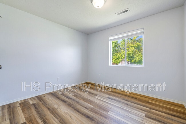 Building Photo - 9340 W 9th Pl