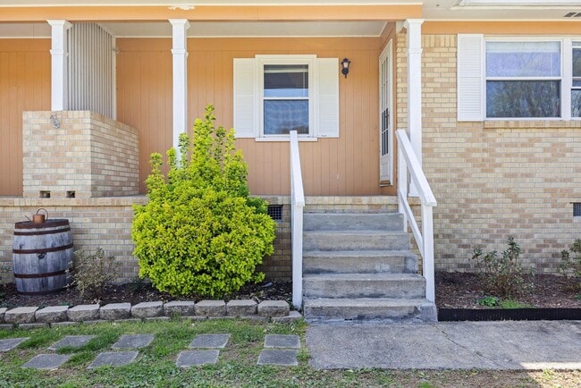 Building Photo - Charming 2 Bedroom in Hixson! Pet Friendly!