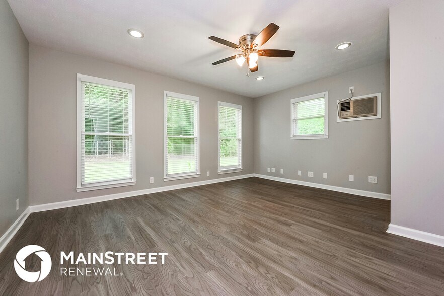 Building Photo - 3438 Creekwood Dr SE