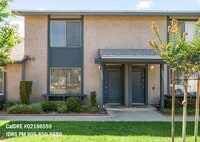 Building Photo - Walnut 3 Bedroom Townhouse