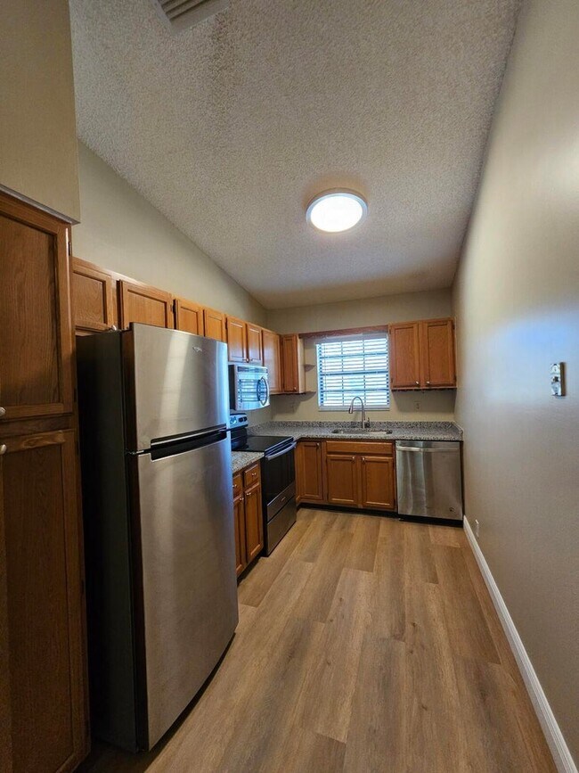 Kitchen - 301 Norwood Ter