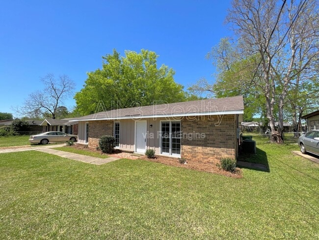 Building Photo - 641 Groveland Dr