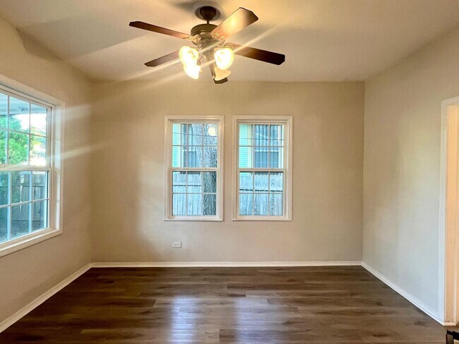 Building Photo - 106 Regina St