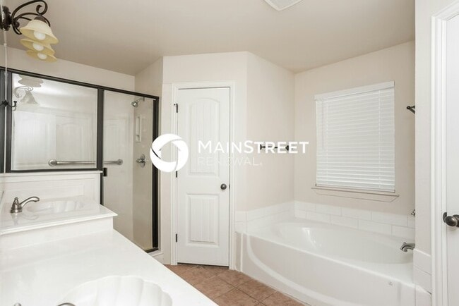 Building Photo - 3 Bedroom Pet-Friendly Home in ALVARADO, TX with Main Street Renewal