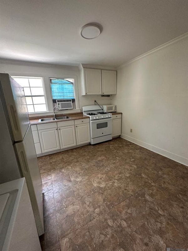 Building Photo - 110 Pine St