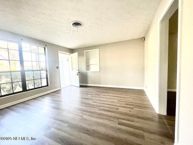 Building Photo - 6422 Solandra Dr
