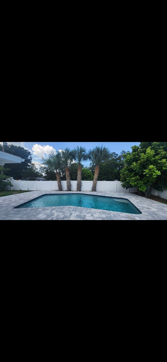 Building Photo - 370 Hunt Dr