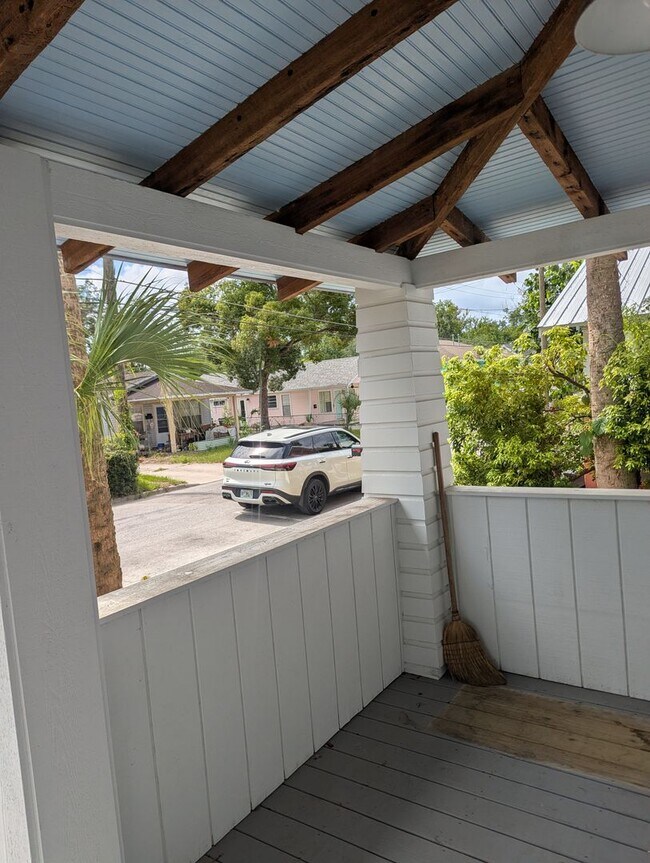 Building Photo - Stunning Fully Renovated 3-Bedroom, 2-Bathroom Cottage-Style Home