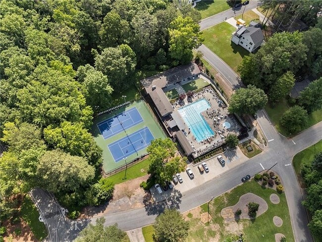Building Photo - 3981 Longview Dr
