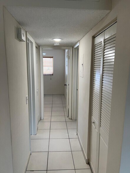 Building Photo - 2491 SW 82nd Ave