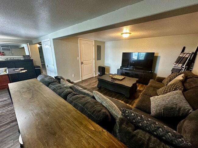 Building Photo - 4 Bedroom House with Lake views!