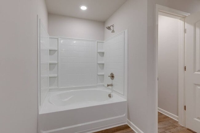 Building Photo - Spacious 5-Bedroom Home in Southgrove – Move-In Ready!