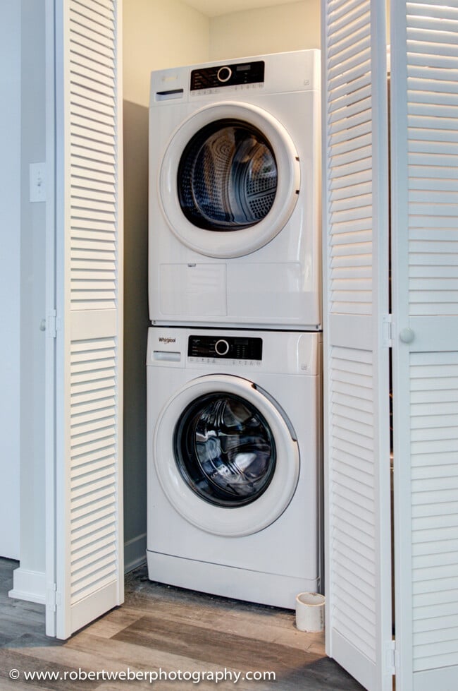 Building Photo - 505 W Euclid Ave