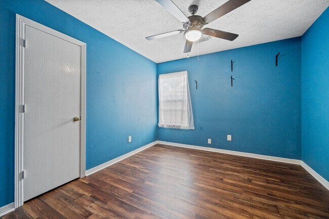 Building Photo - 3330 Red Cedar Dr