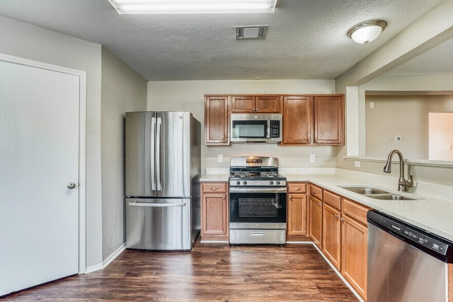 Building Photo - 20619 Tayman Oaks Dr