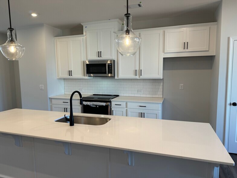 Building Photo - 817 Cameron Trl