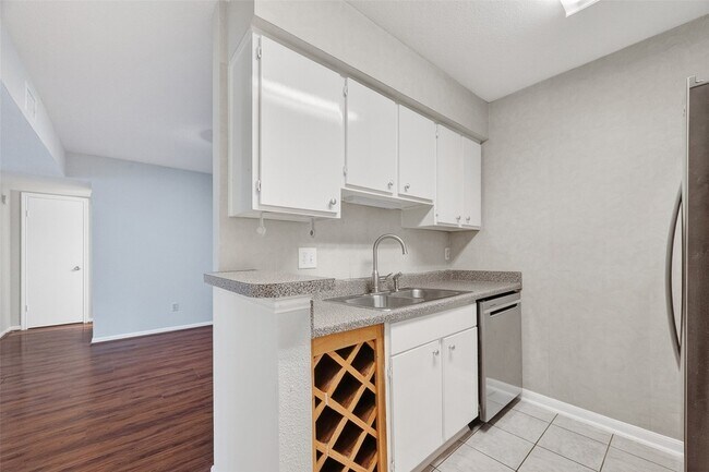Building Photo - 3700 W Clay St